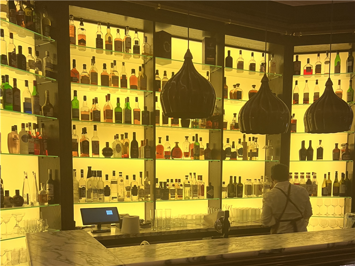 bar